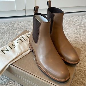 Nisolo Women’s Carmen Chelsea Boots Almond Tan color new in box
